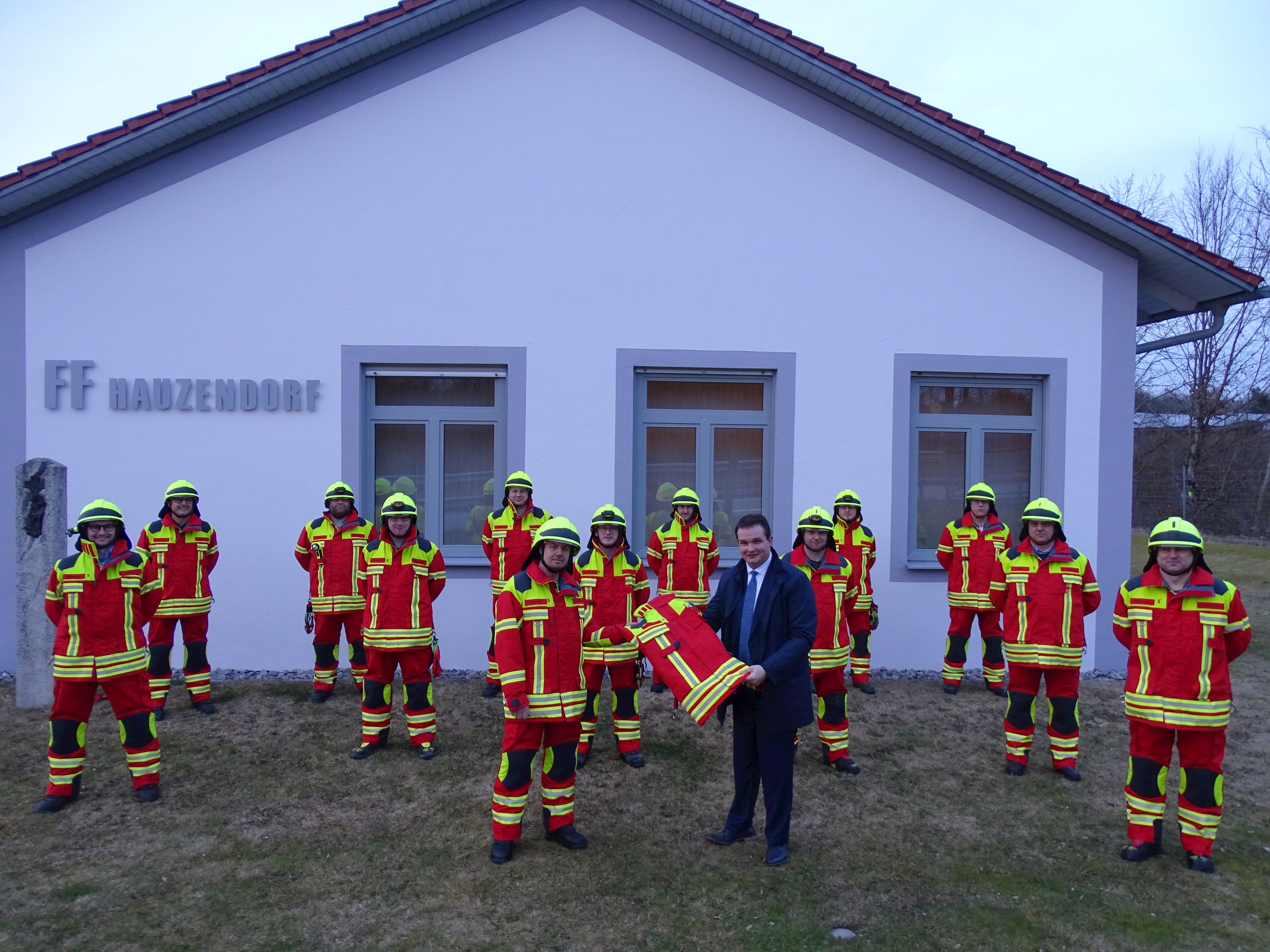 Neue Schutzkleidung für die Freiwilligen Feuerwehren Bernhardswald